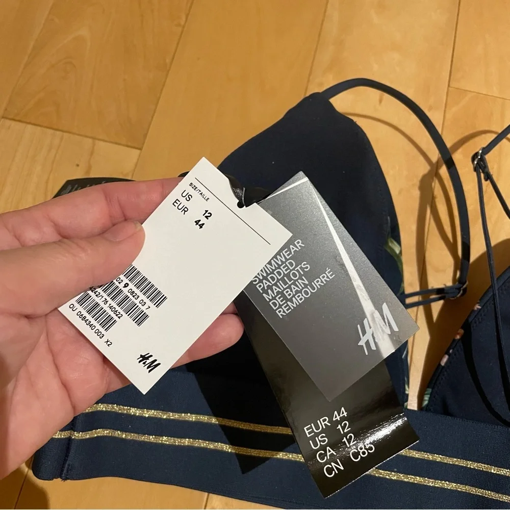 NWT women’s H&M floral bikini top - Picture 2 of 4